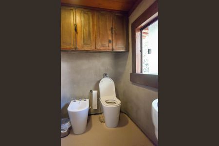 Casa de condomínio à venda com 200m², 3 quartos e 4 vagas Casa de condomínio à venda com 200m², 3 quartos e 4 vagasBanheiro suite