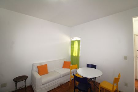 Apartamento à venda com 65m², 2 quartos e 1 vagaSala