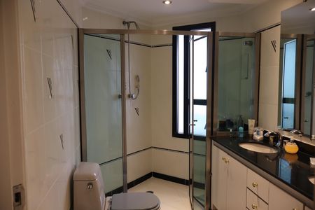 Apartamento à venda com 250m², 4 quartos e 4 vagasBanheiro da Suíte 2