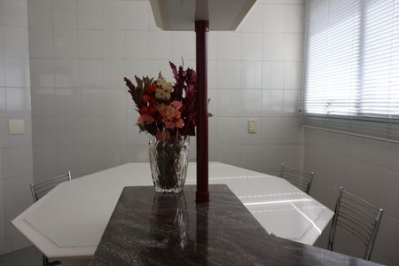 Apartamento à venda com 250m², 4 quartos e 4 vagasCozinha 