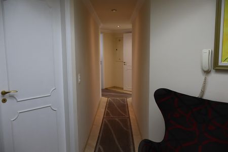 Apartamento à venda com 250m², 4 quartos e 4 vagasHall entre as Suítes 