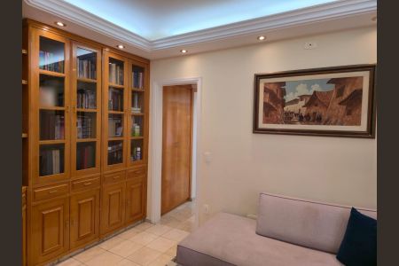Apartamento à venda com 250m², 4 quartos e 4 vagasSala de TV