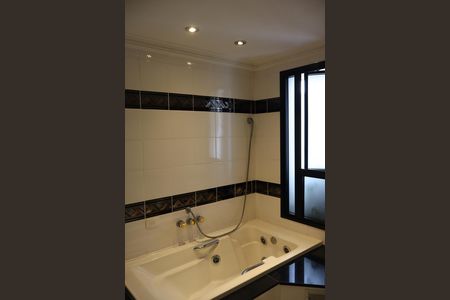 Apartamento à venda com 250m², 4 quartos e 4 vagasBanheiro da Suíte 1