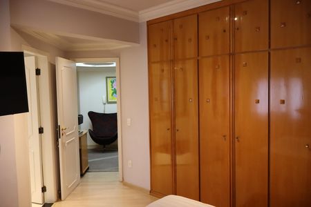 Apartamento à venda com 250m², 4 quartos e 4 vagasSuíte 02
