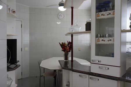 Apartamento à venda com 250m², 4 quartos e 4 vagasCozinha 