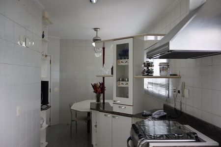 Apartamento à venda com 250m², 4 quartos e 4 vagasCozinha 