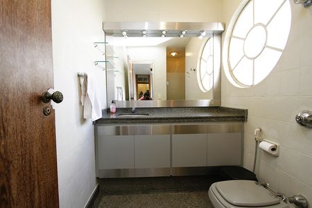 Apartamento à venda com 517m², 4 quartos e 4 vagasBanheiro do Quarto 4