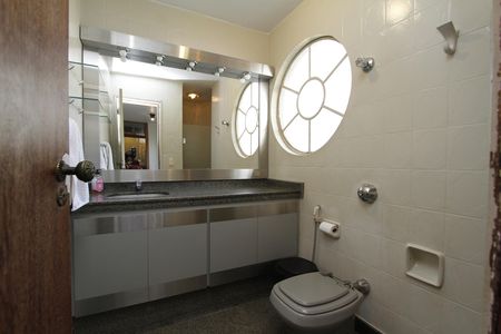Apartamento à venda com 517m², 4 quartos e 4 vagasBanheiro do Quarto 4
