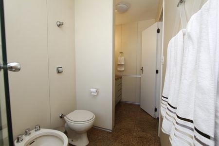 Apartamento à venda com 517m², 4 quartos e 4 vagasBanheiro do Quarto 1