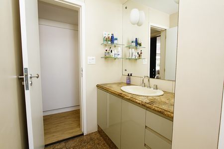 Apartamento à venda com 517m², 4 quartos e 4 vagasBanheiro Social