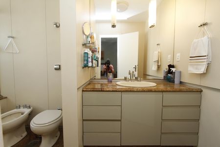 Apartamento à venda com 517m², 4 quartos e 4 vagasBanheiro do Quarto 1