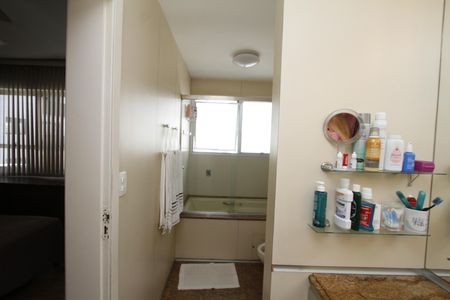 Apartamento à venda com 517m², 4 quartos e 4 vagasBanheiro do Quarto 1