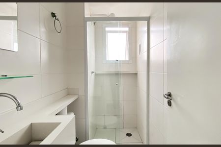 Banheiro social de apartamento para alugar com 2 quartos, 40m² em Vila Penteado, São Paulo
