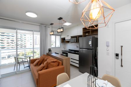 SALA DOIS AMBIENTES INTEGRADA A COZINHA de apartamento para alugar com 1 quarto, 50m² em Centro, Campinas