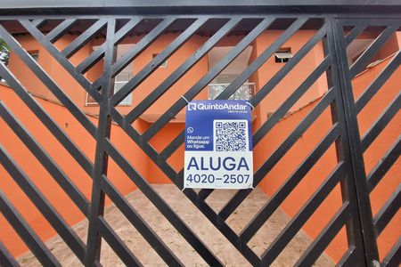Casa para alugar com 80m², 2 quartos e 2 vagas Casa para alugar com 80m², 2 quartos e 2 vagasFachada