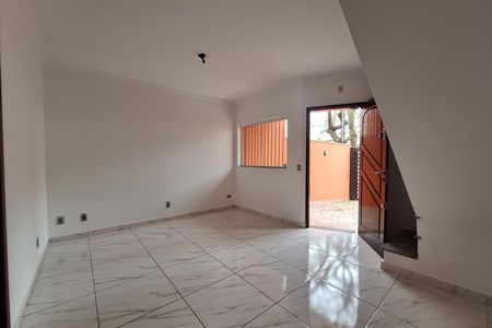 Casa para alugar com 80m², 2 quartos e 2 vagas Casa para alugar com 80m², 2 quartos e 2 vagasSala