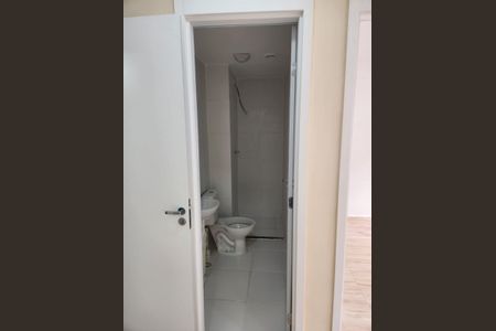 Banheiro de apartamento para alugar com 2 quartos, 32m² em Parque Novo Mundo, São Paulo