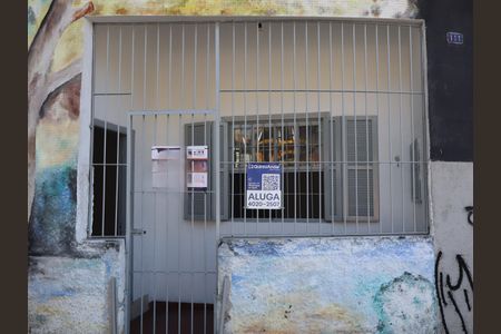 Fachada e portão de casa para alugar com 2 quartos, 70m² em Jardim Santa Adelia, São Paulo