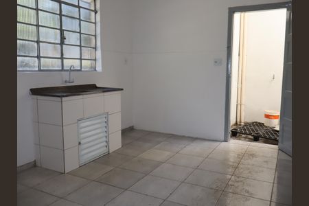 Cozinha de casa para alugar com 2 quartos, 70m² em Jardim Santa Adelia, São Paulo