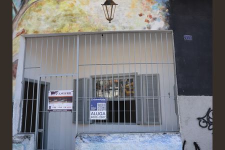 Fachada e portão de casa para alugar com 2 quartos, 70m² em Jardim Santa Adelia, São Paulo