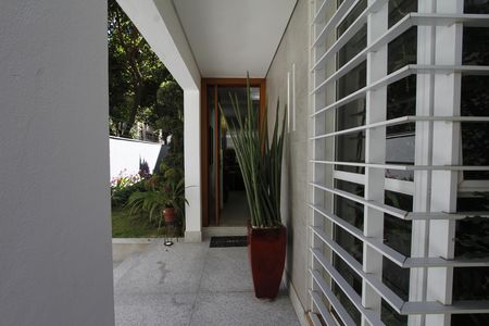 Casa à venda com 291m², 5 quartos e 8 vagasEntrada