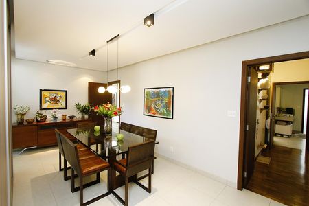 Casa à venda com 291m², 5 quartos e 8 vagasCopa