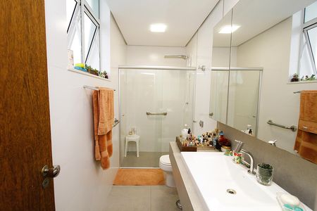 Casa à venda com 291m², 5 quartos e 8 vagasBanheiro da Suíte