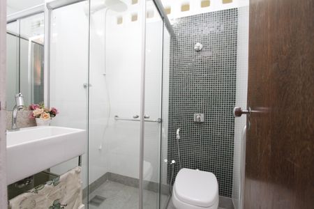 Casa à venda com 291m², 5 quartos e 8 vagasBanheiro de serviço