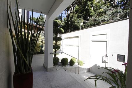 Casa à venda com 291m², 5 quartos e 8 vagasEntrada