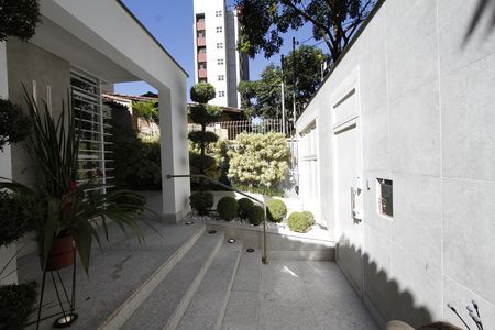Casa à venda com 291m², 5 quartos e 8 vagasEntrada
