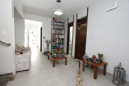 Casa à venda com 291m², 5 quartos e 8 vagasSala 2