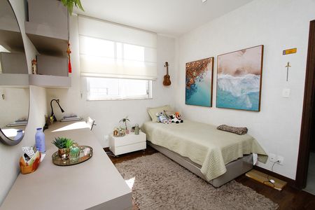 Casa à venda com 291m², 5 quartos e 8 vagasQuarto 4