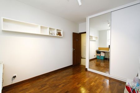 Casa à venda com 291m², 5 quartos e 8 vagasQuarto 3