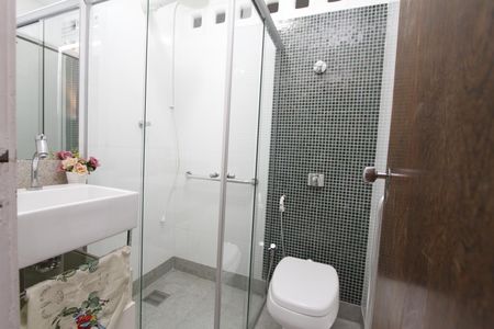 Casa à venda com 291m², 5 quartos e 8 vagasBanheiro de serviço