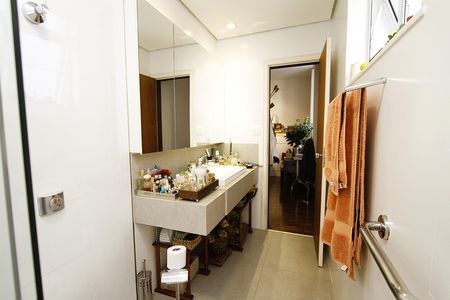 Casa à venda com 291m², 5 quartos e 8 vagasBanheiro da Suíte