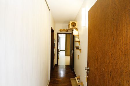 Casa à venda com 291m², 5 quartos e 8 vagasCorredor