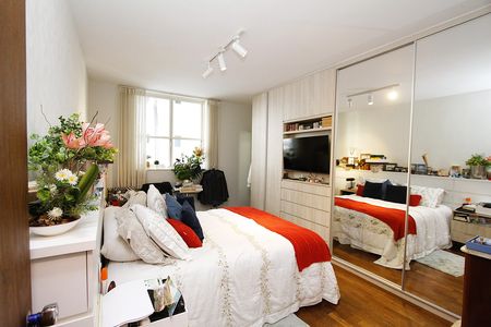 Casa à venda com 291m², 5 quartos e 8 vagasQuarto 1 - Suíte