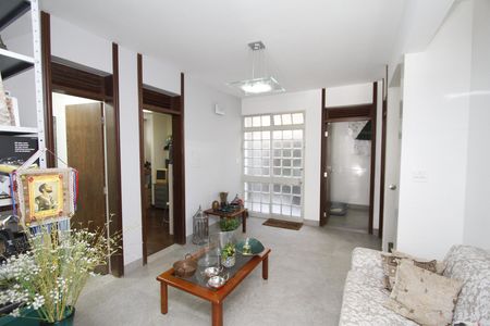 Casa à venda com 291m², 5 quartos e 8 vagasSala 2