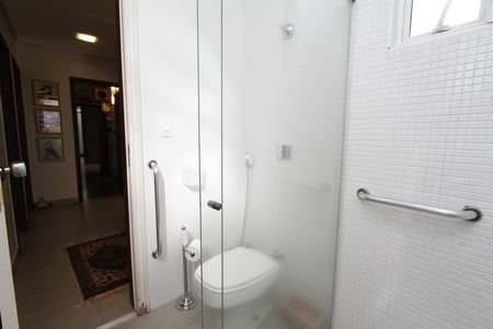 Casa à venda com 291m², 5 quartos e 8 vagasBanheiro Social