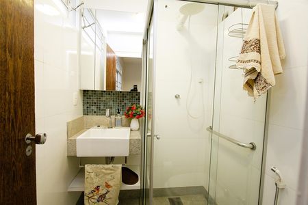 Casa à venda com 291m², 5 quartos e 8 vagasBanheiro do Quarto 5