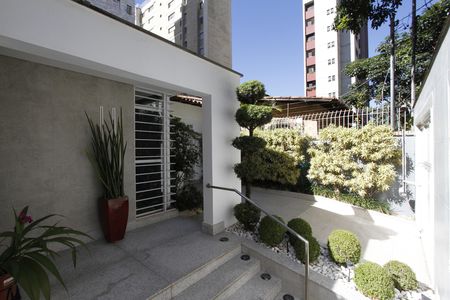 Casa à venda com 291m², 5 quartos e 8 vagasEntrada
