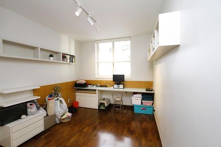 Casa à venda com 291m², 5 quartos e 8 vagasQuarto 3