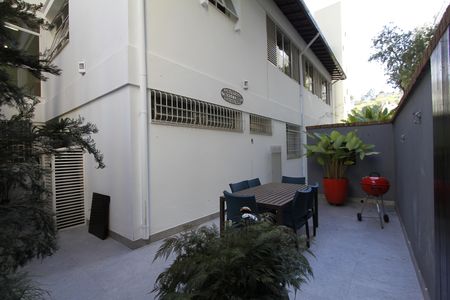 Casa à venda com 291m², 5 quartos e 8 vagasVaranda