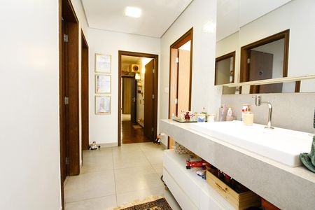 Casa à venda com 291m², 5 quartos e 8 vagasBanheiro Social