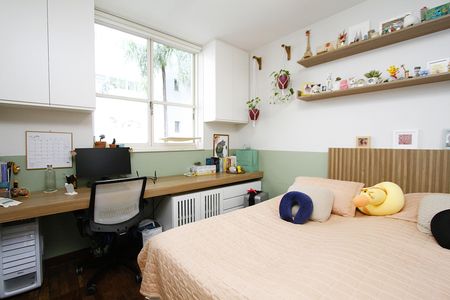 Casa à venda com 291m², 5 quartos e 8 vagasQuarto 2