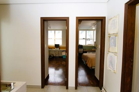 Casa à venda com 291m², 5 quartos e 8 vagasCorredor