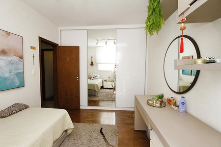 Casa à venda com 291m², 5 quartos e 8 vagasQuarto 4