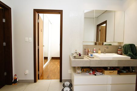 Casa à venda com 291m², 5 quartos e 8 vagasBanheiro Social