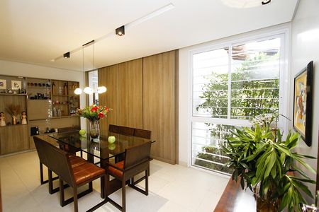 Casa à venda com 291m², 5 quartos e 8 vagasCopa