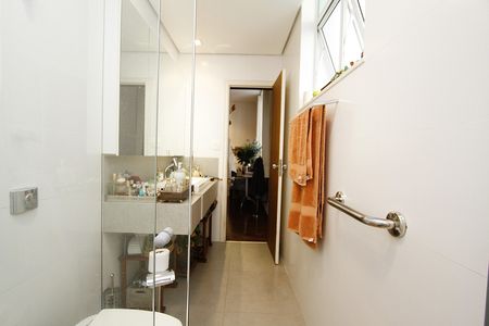 Casa à venda com 291m², 5 quartos e 8 vagasBanheiro da Suíte